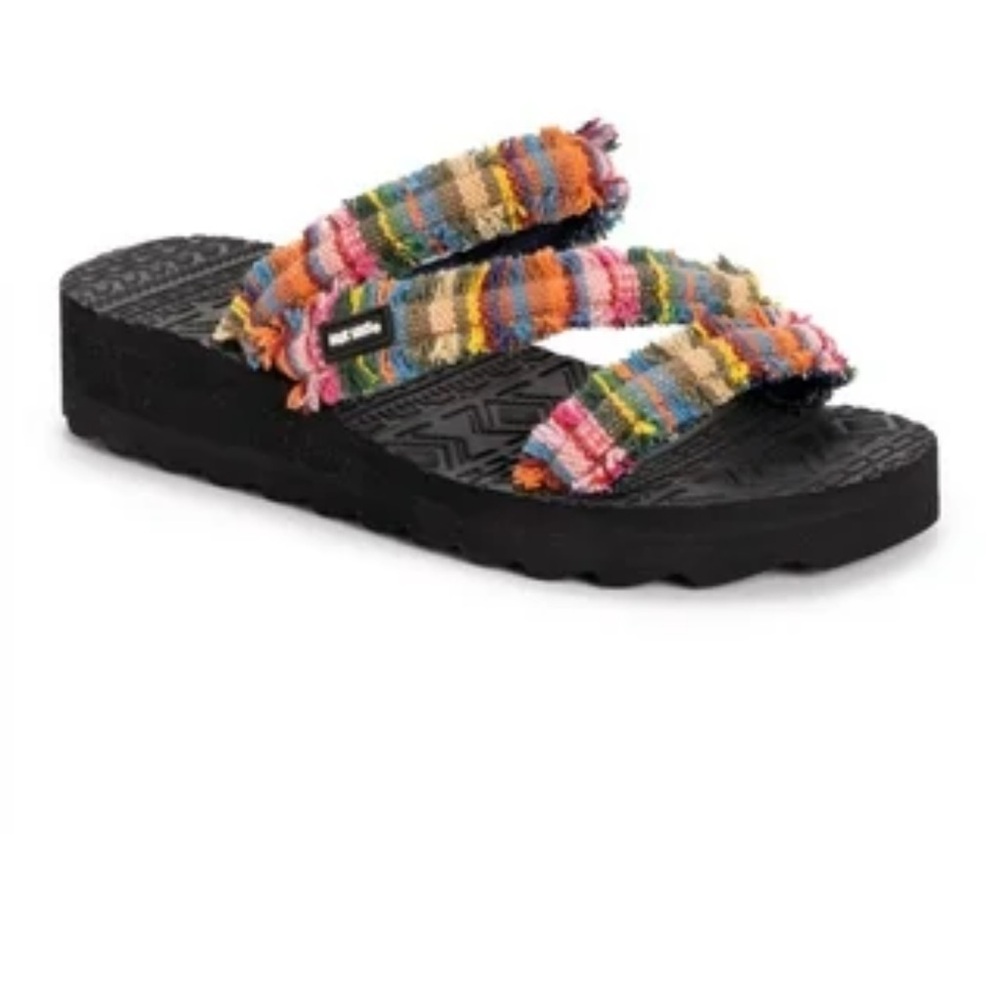 Muk Luks NWOB SIze 9 womens‎ Wave Riptide multi color  Platform Sandals